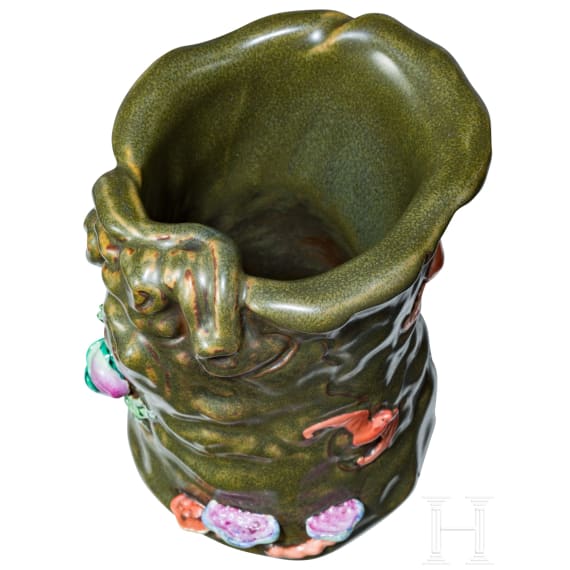 Pinselbecher mit Pflaumen und Flederm&auml;usen, China, wohl Republikzeit (1912 - 1949)