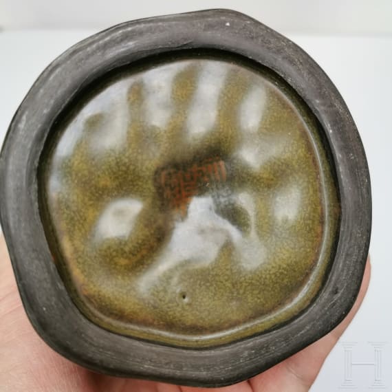 Pinselbecher mit Pflaumen und Flederm&auml;usen, China, wohl Republikzeit (1912 - 1949)