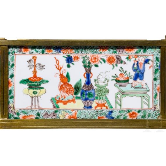 Ormolu-Schreibtischset mit chinesischen Porzellanplaketten, Frankreich, um 1800