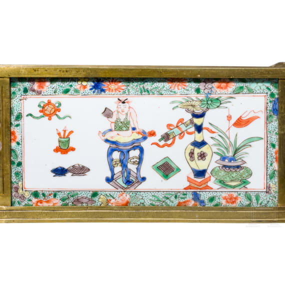 Ormolu-Schreibtischset mit chinesischen Porzellanplaketten, Frankreich, um 1800