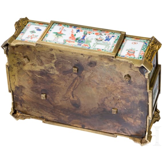 Ormolu-Schreibtischset mit chinesischen Porzellanplaketten, Frankreich, um 1800