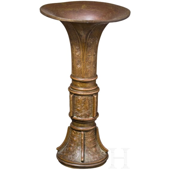 Archaische Gu-Vase aus vergoldeter Bronze, China, Ming-Dynastie, 15./16. Jhdt.