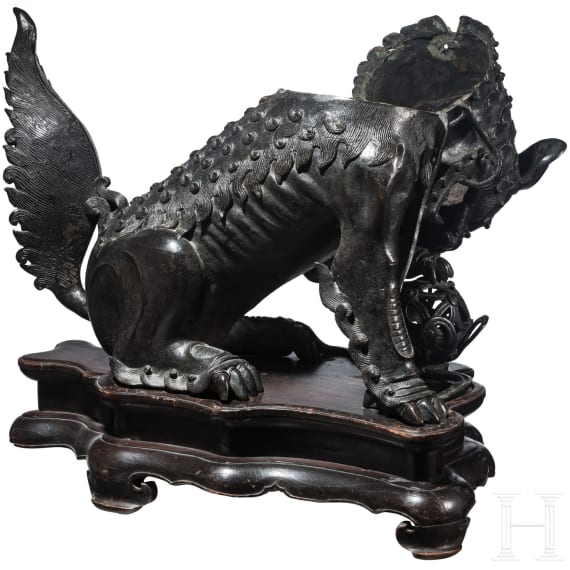 Massiver bronzener Weihrauchbrenner in Form eines W&auml;chterl&ouml;wen, China, Qing-Dynastie, 18. Jhdt.