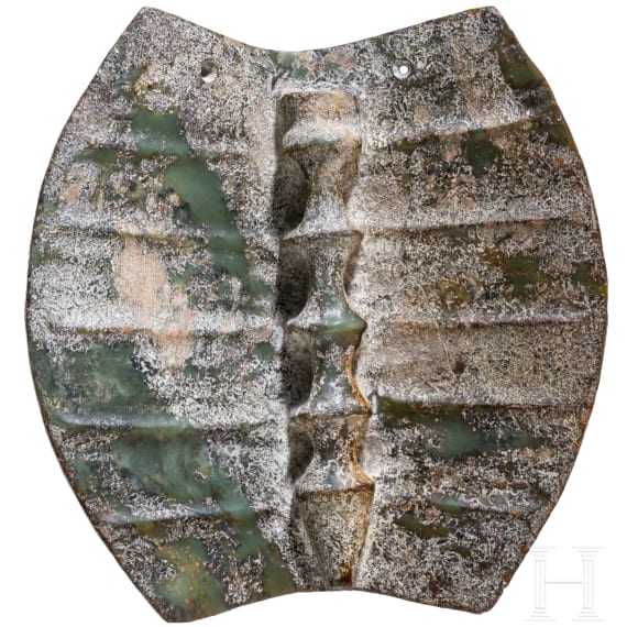 Amulett in Form eines Schildkr&ouml;tenpanzers, im Stil der Hongshan-Kultur