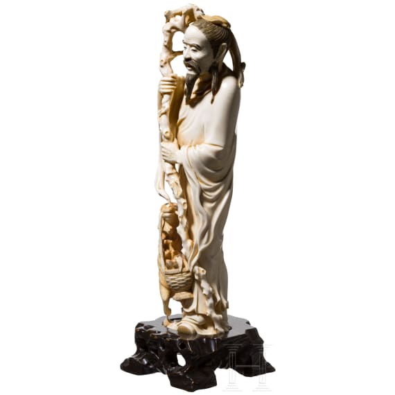 Gro&szlig;e Elfenbeinfigur Shou Xings, China, um 1900