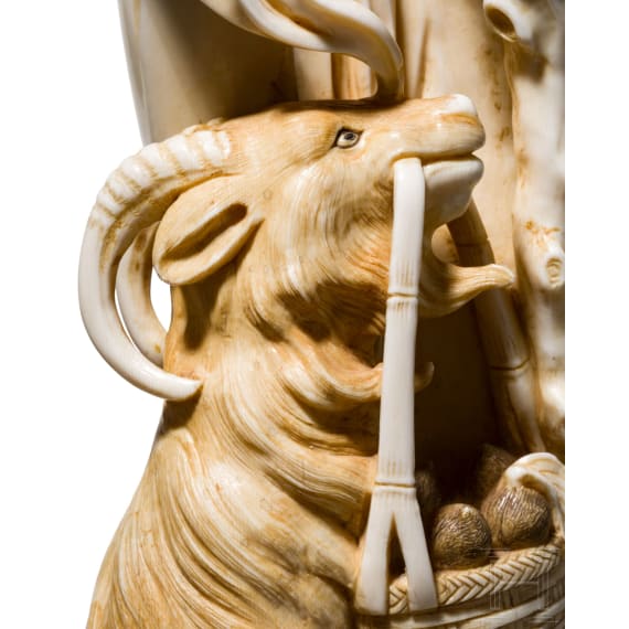 Gro&szlig;e Elfenbeinfigur Shou Xings, China, um 1900