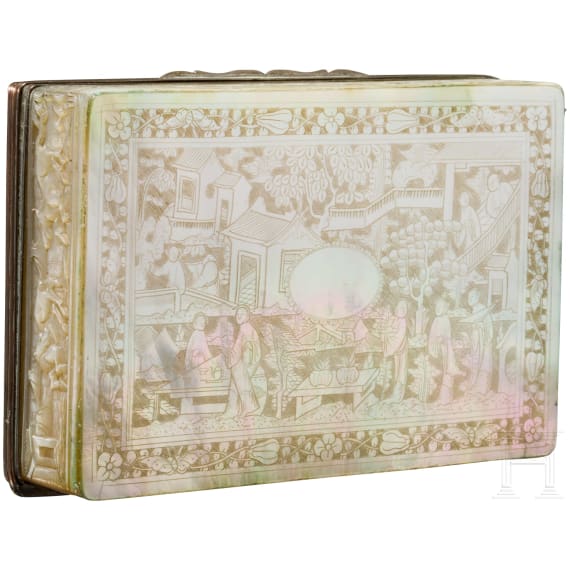 Fein geschnitzte Perlmutt-Tabatiere, chinesische Exportarbeit, um 1800
