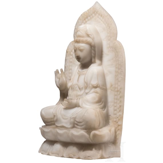 Massive Alabasterfigur der Guanyin, China, um 1900
