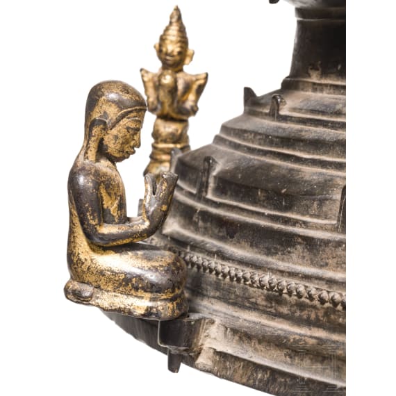 Lackierte und vergoldete Buddhafigur, Burma, 17./18. Jhdt.