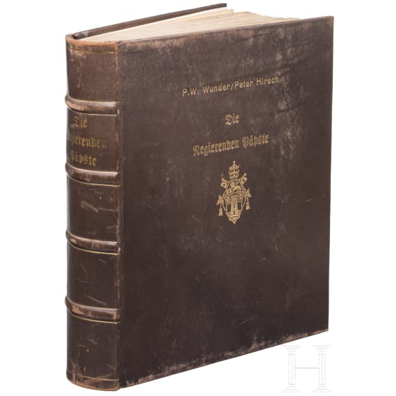 P. W. Wunder und Peter Hirsch (1889 - 1978) - "Die regierenden P&auml;pste" (285 Portr&auml;tzeichnungen) und eine Papstm&uuml;tze (Camauro)