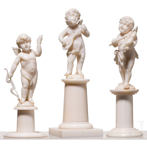 Drei Putti aus Elfenbein, M. Levy, Dieppe, Frankreich, 18. Jhdt.