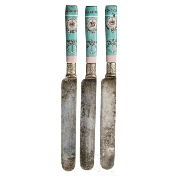 Drei Messer mit Porzellangriffen aus dem Service der kaiserlichen Yacht "Livadia", Russland, Kaiserlich Porzellanmanufaktur, St. Petersburg, um 1870-80