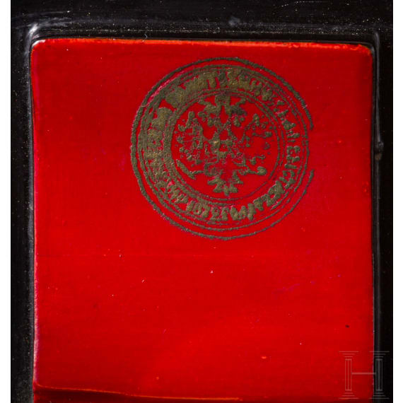 Lack-Manschettenkn&ouml;pfe, Brosche, Briefmarkendose und Schnupftabakdose, Danilowo, Nikolai Lukutin, 1876-82 (ein Teil), Ostaschkowo, Werkstatt Wischnjakow, 1877-82 (zwei Teile)