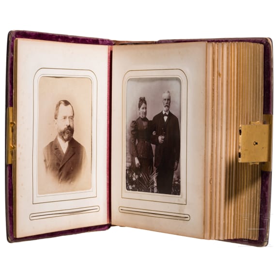 Lack-Fotoalbum, Russland, Ostaschkowo, Werkstatt Osip F. Wischnjakow mit S&ouml;hnen, 1882 - 1888