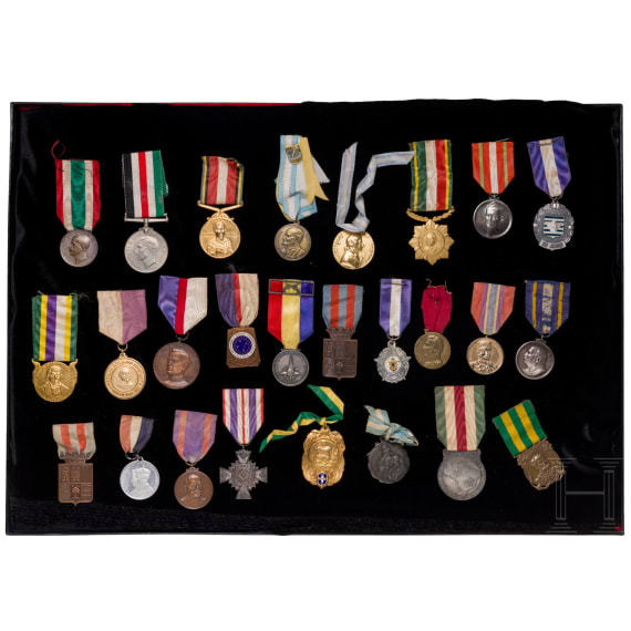 Sammlung mit 88 internationalen Auszeichnungen, 1910 - 1980