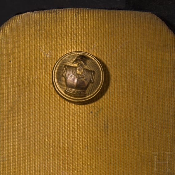 Zweispitz im Koffer und Epauletten, Frankreich, um 1900
