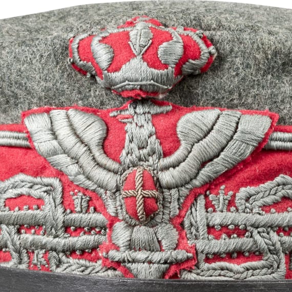 Feldgraues K&auml;ppi eines Generalmajors mit Hutschachtel, ab 1915