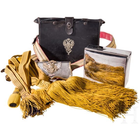 Kartusche, Ledertasche, Silberdose und Geh&auml;ngeteile