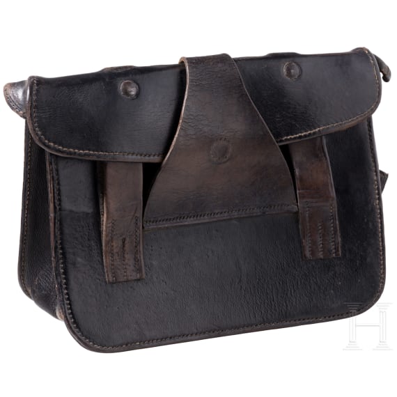 Kartusche, Ledertasche, Silberdose und Geh&auml;ngeteile