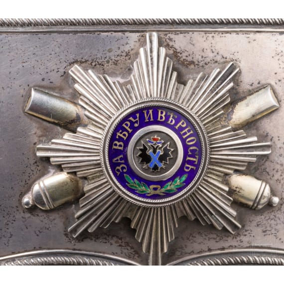 Bedeutender silberner Kartuschkasten als Ehrengeschenk an Gro&szlig;f&uuml;rst Mikhail Nikolaevitch Romanov von Kommandeuren der 2. Leibgarde-Artillerie-Brigade zu Pferd, Russland, datiert 1885
