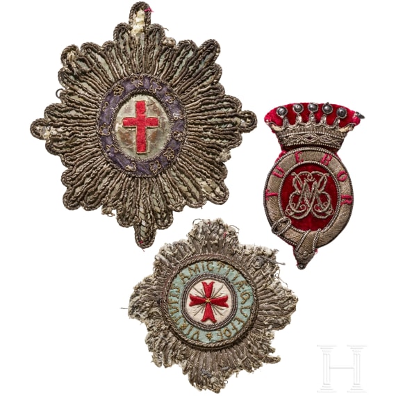 Zwei silberne Stoffsterne und ein Medaillon, 19./20. Jhdt.