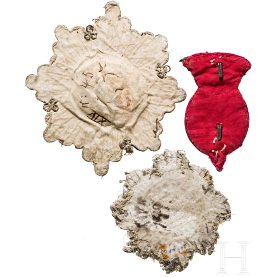 Zwei silberne Stoffsterne und ein Medaillon, 19./20. Jhdt.