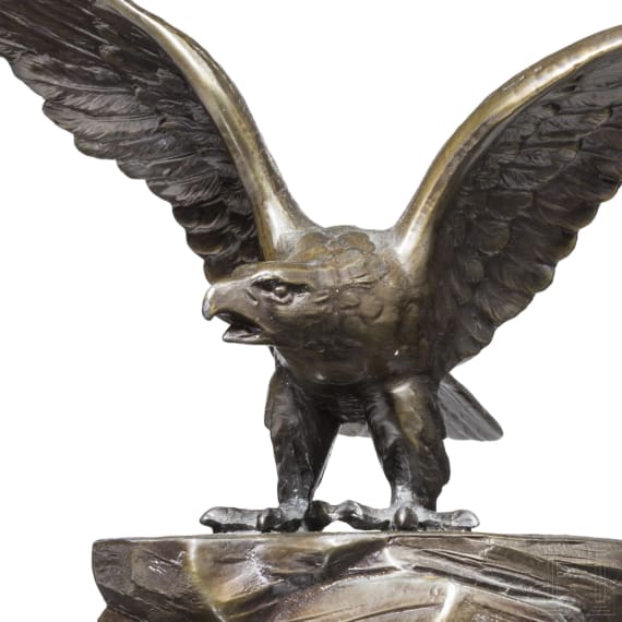 Kleiner Tischadler auf Steinsockel, 20. Jhdt.