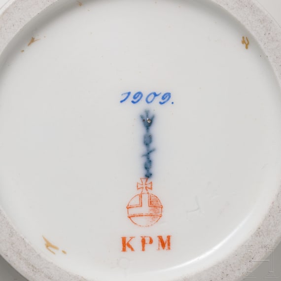 Kaiser Wilhelm II. - Teller, Teekanne und Sahnekanne aus dem Bordservice der kaiserlichen Yacht "S.M.Y. Hohenzollern", KPM Berlin