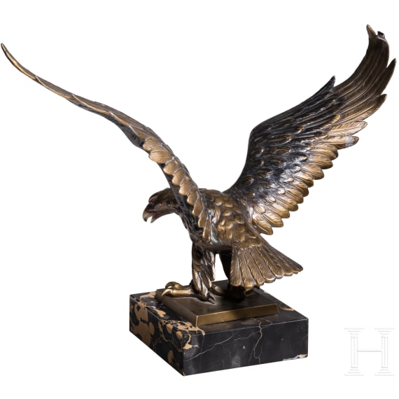Gro&szlig;er Tischadler auf Steinsockel, 20. Jhdt.