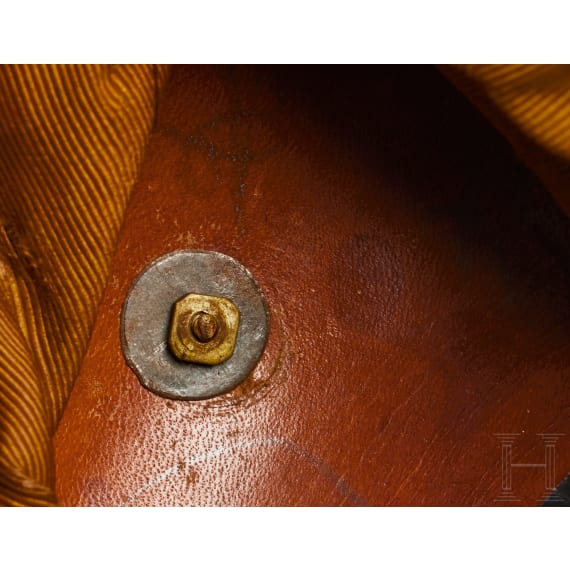 Preu&szlig;en - Helm f&uuml;r Offiziere des Grenadier-Regiments Nr. 9, mit Haarbusch