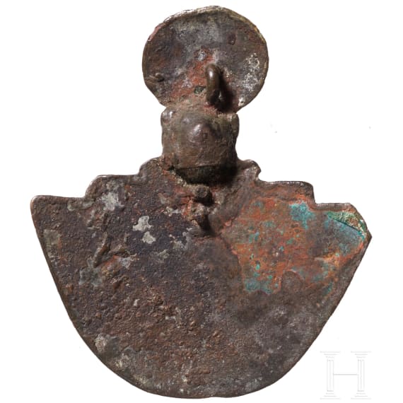 A pendant with Sekhmet head over a neck collar decoration, bronze, Late Period, early to mid-1st millennium B.C.