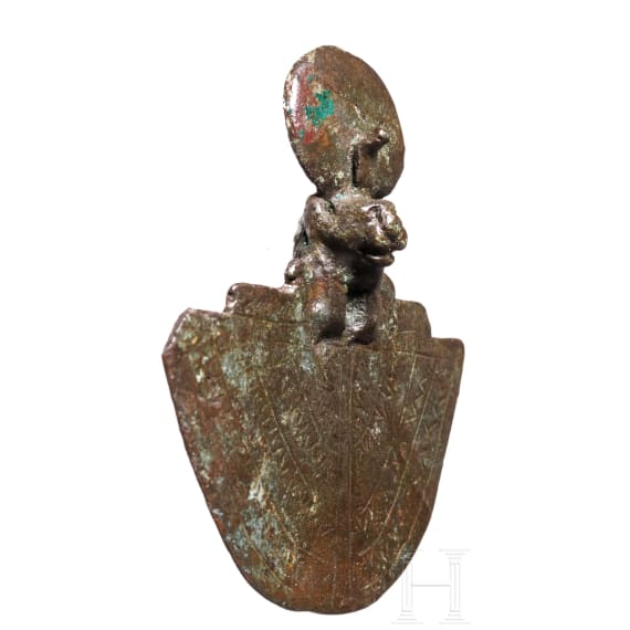 A pendant with Sekhmet head over a neck collar decoration, bronze, Late Period, early to mid-1st millennium B.C.