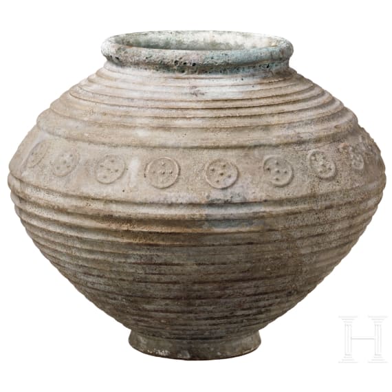 An early Islamic ceramic pot, 10th century