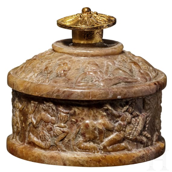 A rare and charming Roman marble pyxis, 1st century B.C. - 1st century A.D.