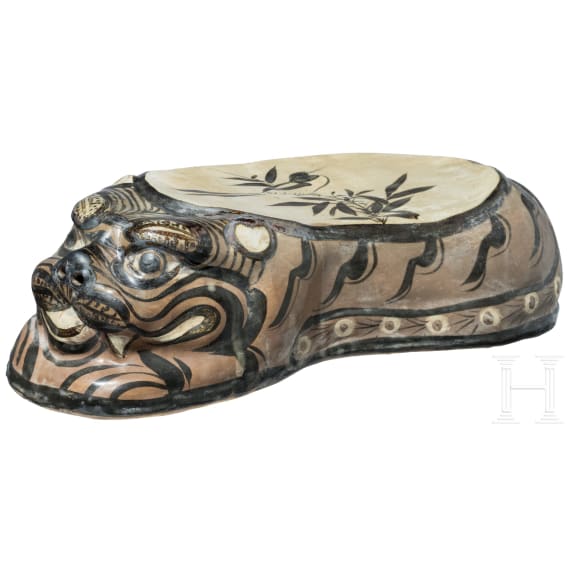 A Chinese painted Cizhou ware tiger pillow, 19th/20th century