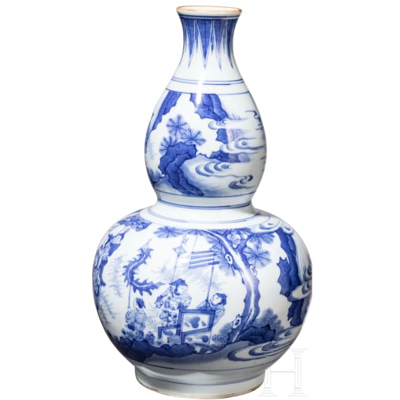 A Chinese blue and white double-gourd vase, probably Kangxi period, 18th century