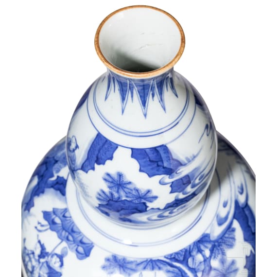 A Chinese blue and white double-gourd vase, probably Kangxi period, 18th century
