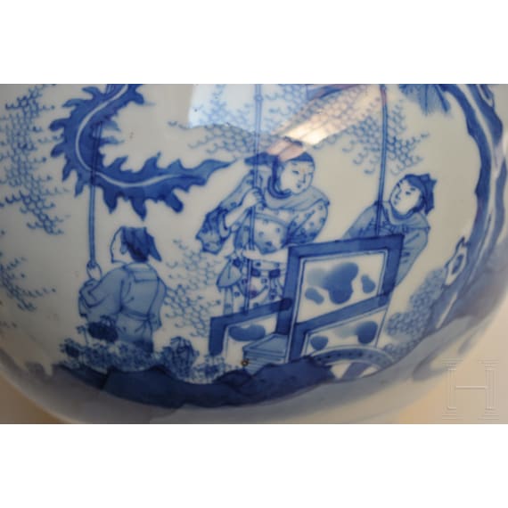 A Chinese blue and white double-gourd vase, probably Kangxi period, 18th century