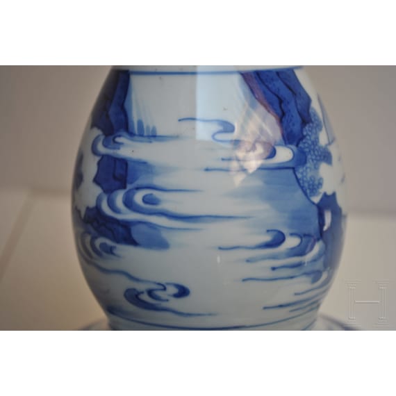 A Chinese blue and white double-gourd vase, probably Kangxi period, 18th century
