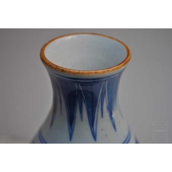 A Chinese blue and white double-gourd vase, probably Kangxi period, 18th century