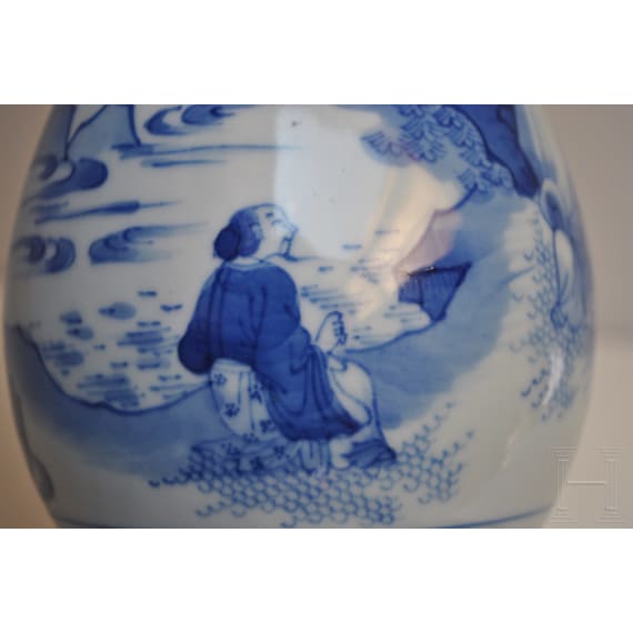 A Chinese blue and white double-gourd vase, probably Kangxi period, 18th century