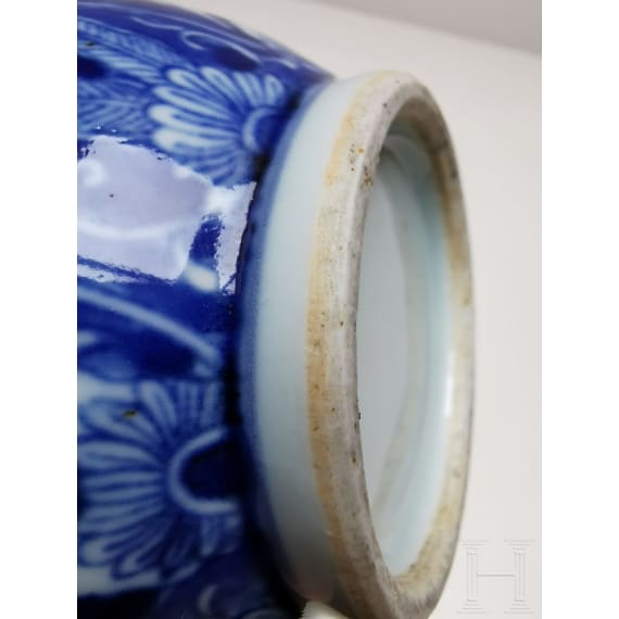 A Chinese blue and white double-gourd porcelain vase with flowers, probably Kangxi period