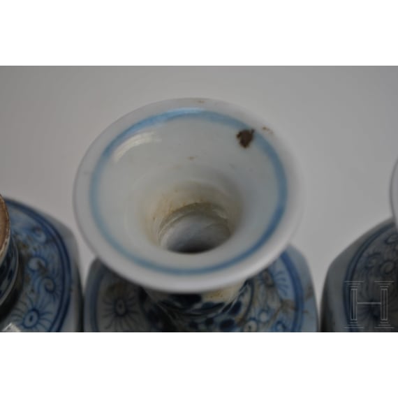 Five small Chinese blue and white "Vung Tau" cargo vases with covers, probably Kangxi period
