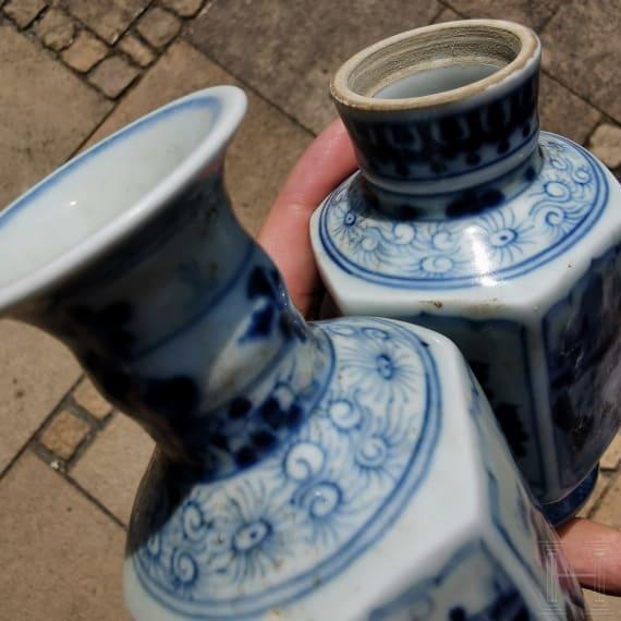 Five small Chinese blue and white "Vung Tau" cargo vases with covers, probably Kangxi period