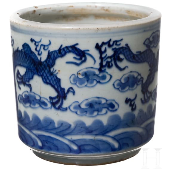 A blue and white brush pot, Guangxu period, circa 1890