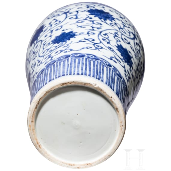 A large Chinese blue and white Meiping vase, 20th century