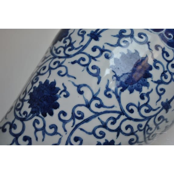 A large Chinese blue and white Meiping vase, 20th century