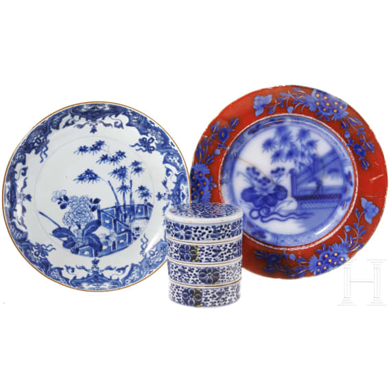Two Chinese plates and a four-piece storage vessel