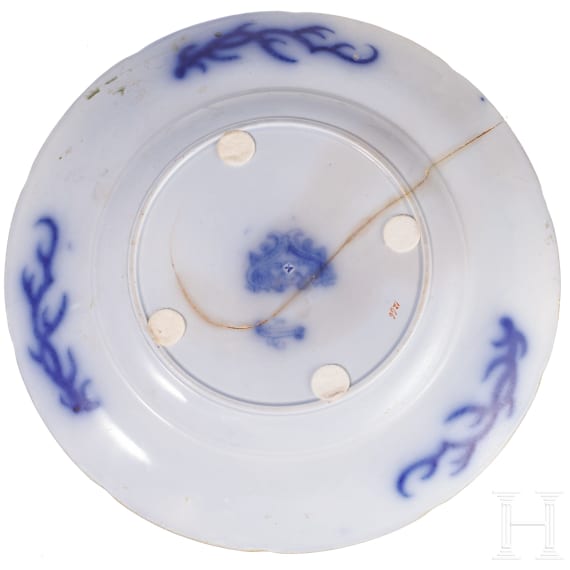 Two Chinese plates and a four-piece storage vessel