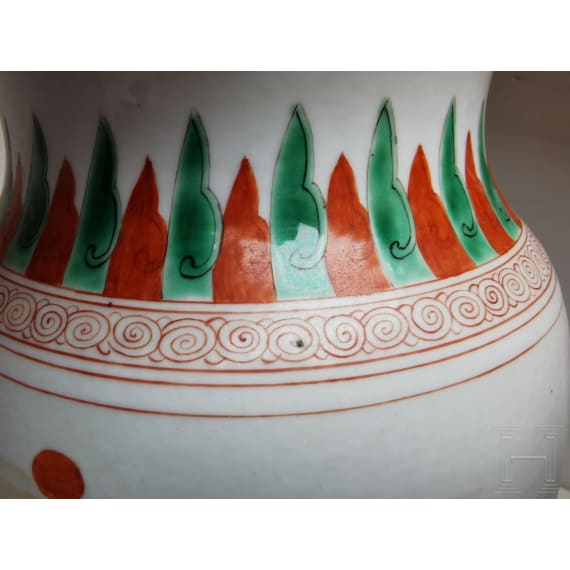 A large Chinese famille verte vase with figural scene, 19th/20th century